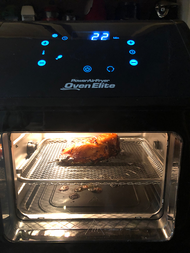 Using the shelves in the Power AirFryer Oven 